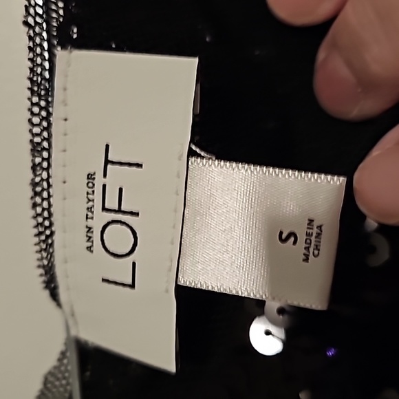 Ann Taylor LOFT Black Gorgeous Shiny Sequin Short Sleeved Top NWOT Size Small - Picture 3 of 9